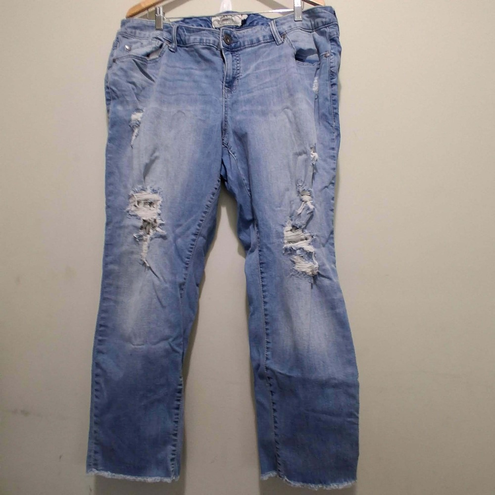 Torrid Denim Boyfriend Jeans Womens 18 Light Wash Distressed Ripped Frayed Hem